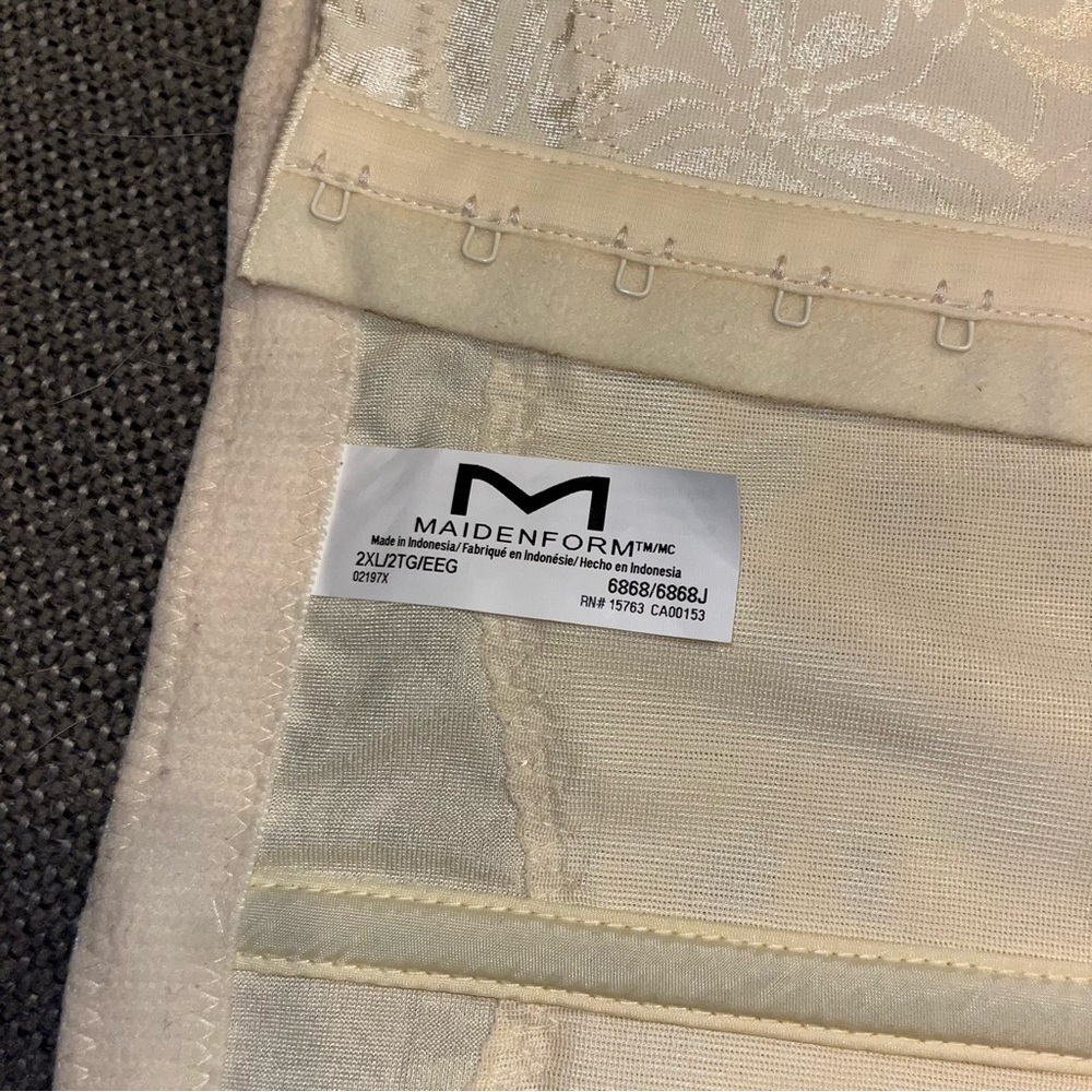 Maidenform waist trainer corset, creme beige color, hook & eye closure, size 2X - Picture 2 of 4